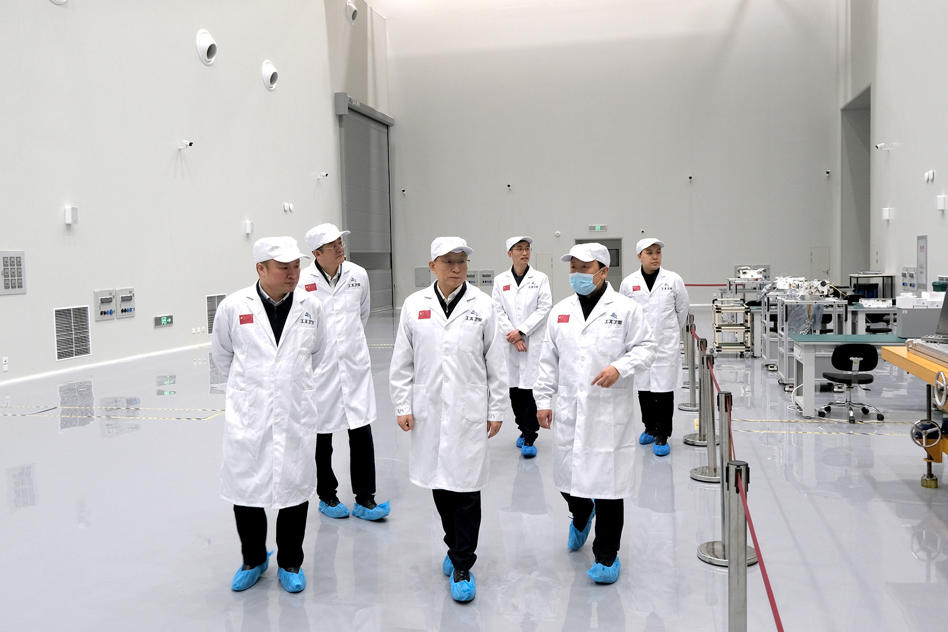 黑龙江省工信厅厅长韩雪松一行莅临瓦力游戏走访调研